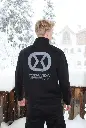 halfzip zwart in sneeuw.webp