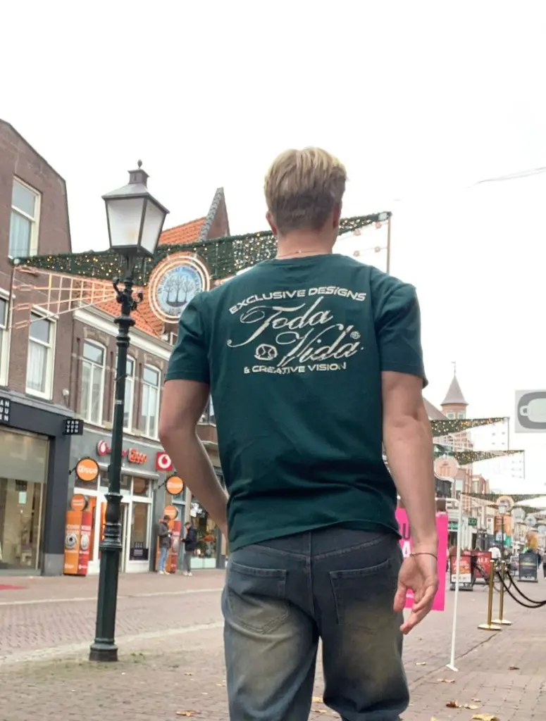 retro tee sfeer.webp